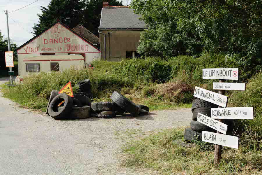Notre-Dame-des-Landes : à chacun ses armes Village Pieds sur terre