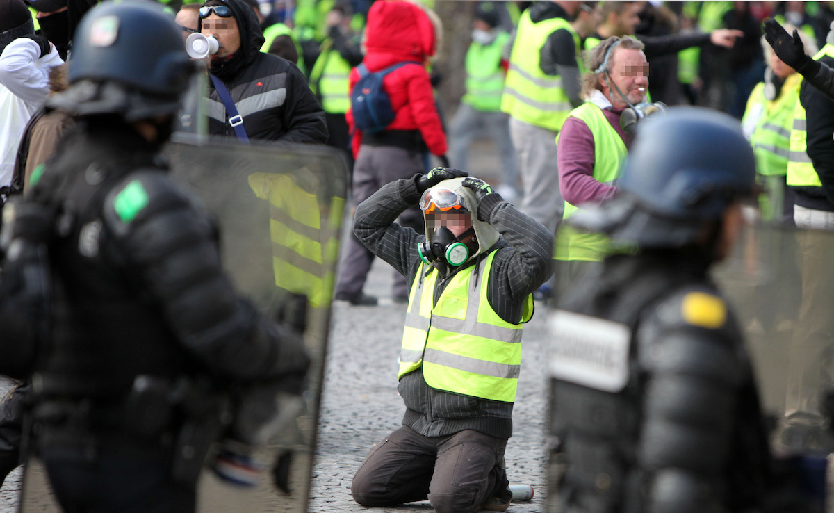 La politique réveillée Manifestation des Gilets Jaunes a Paris sur les Champs Elysee le 8/12/2018.