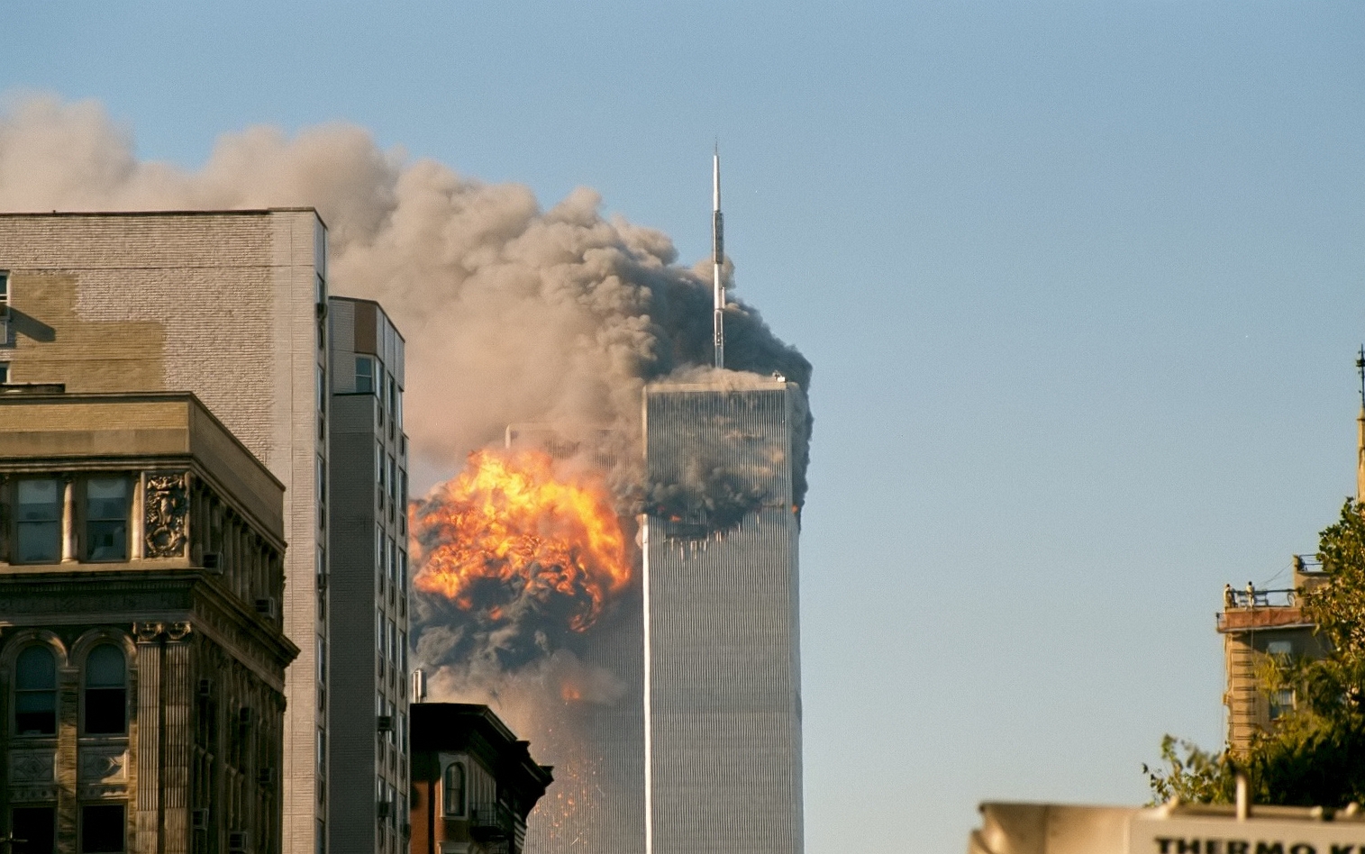 11 septembre 2001 : une date marquée au fer rouge UA Flight 175 hits WTC south tower 9