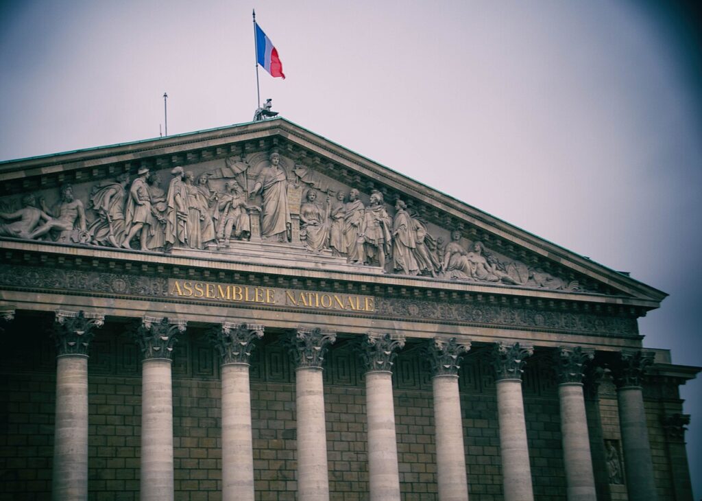 L’Assemblée vote pour réduire de 4,9 milliards d’euros la dotation versée aux collectivités Paris, France